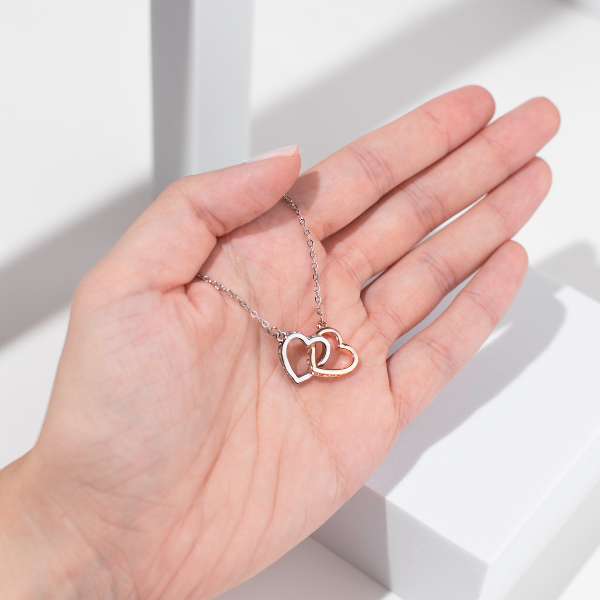 Para a Minha belissima neta – Colar de Corações Interligados ORIANA_HEARTS